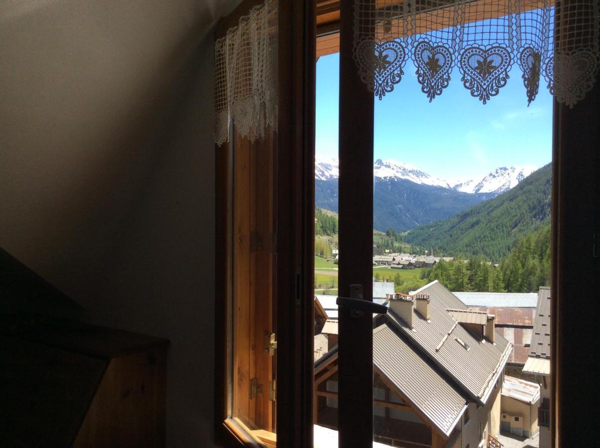 Chambre D'Hote Les Carlines Bed & Breakfast Arvieux Bagian luar foto