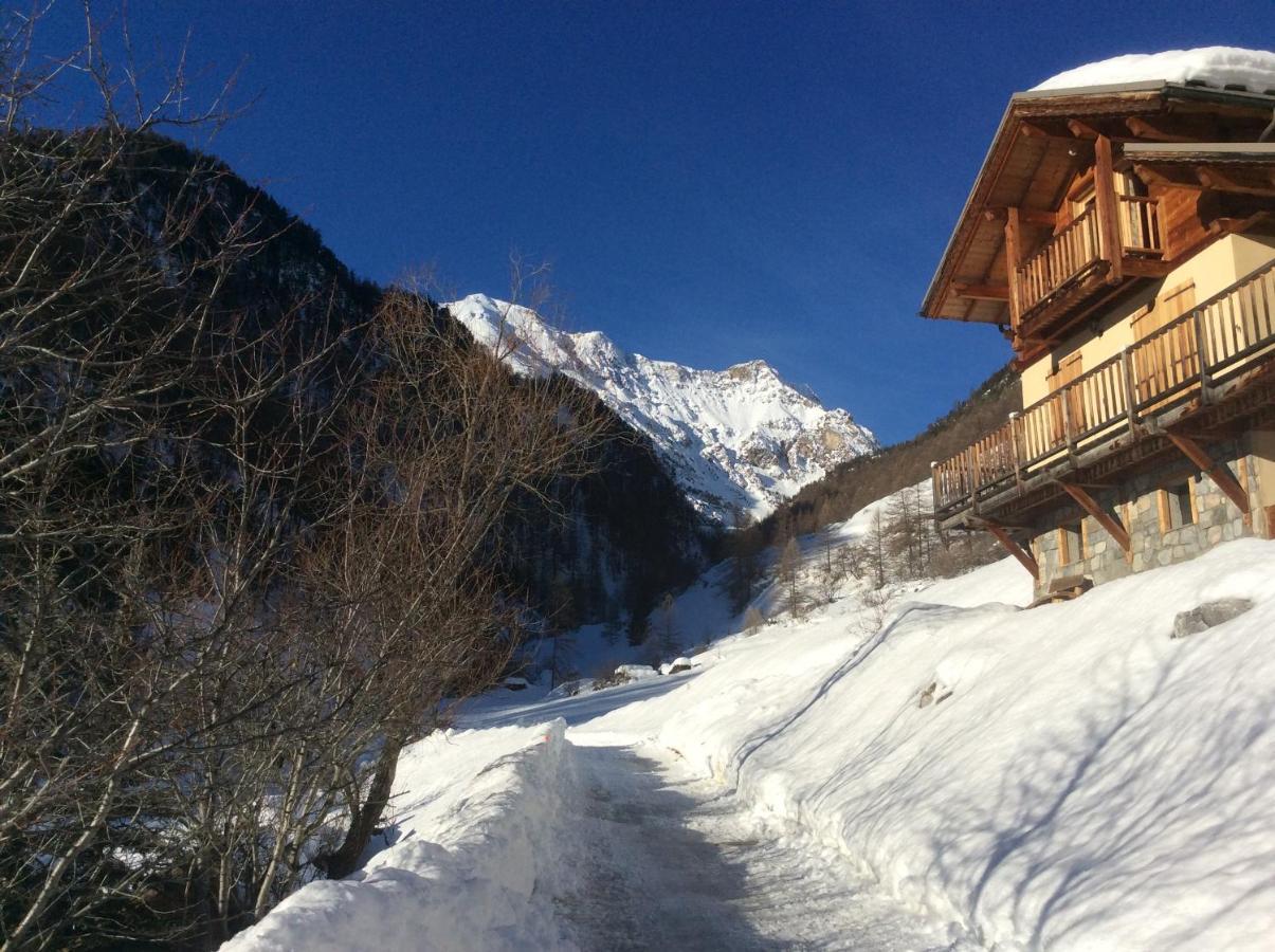 Chambre D'Hote Les Carlines Bed & Breakfast Arvieux Bagian luar foto